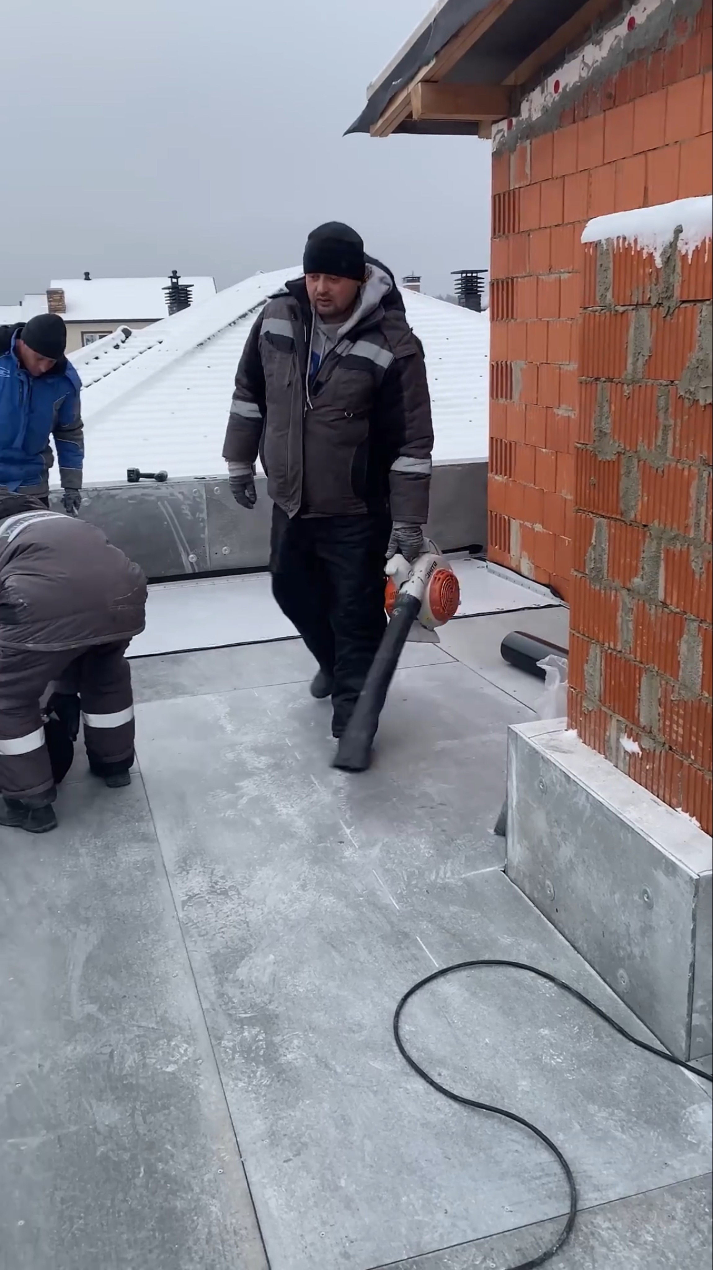 Монтаж плоской кровли из ПВХ-мембраны смотреть онлайн