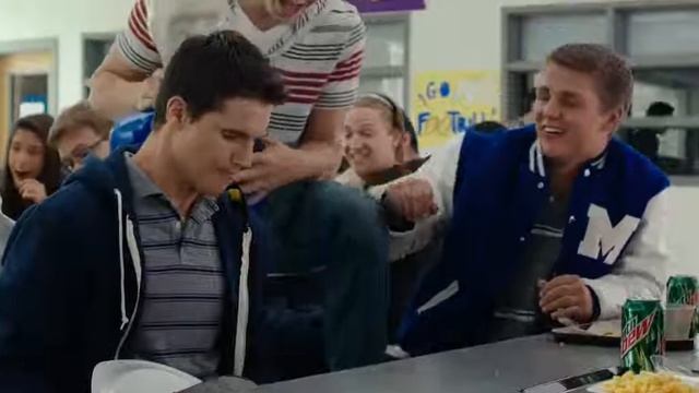 Простушка / DUFF (2015) смотреть онлайн