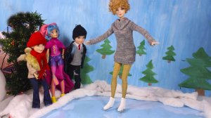 НАУЧИЛИ ДИРЕКТОРА ШКОЛЫ КАТАТЬСЯ НА КОНЬКАХ - Куклы Мама Барби