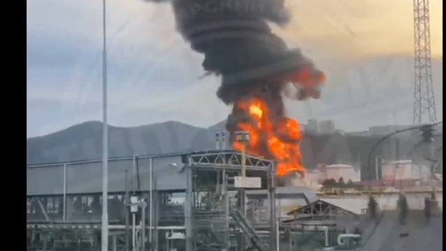 Туапсе.Нефтебаза местного нефтезавода прилёт дрона в смотреть онлайн