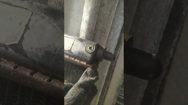 Замена радиатора охлаждения Lada Kalina 1 16кл