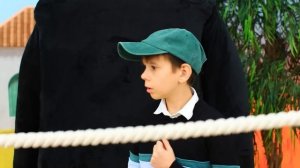 Кукла из Игры в Кальмара построила Секретный КАРТОННЫ