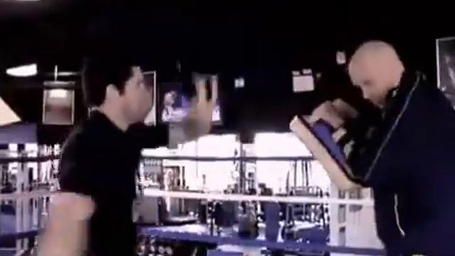 Мощные тренировки Скот Эдкинса смотреть онлайн