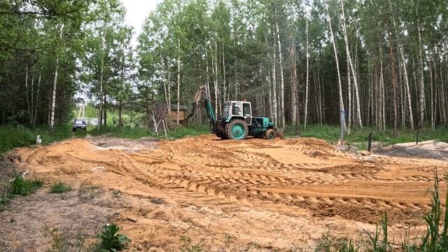Как засыпать песком участок. Трактор ЮМЗ 6АЛ