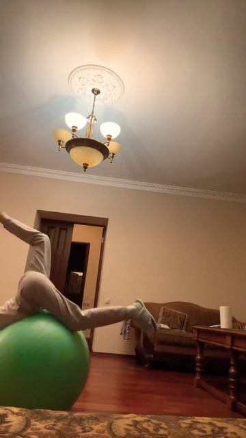 5 упражнений на мяче. Юмор для вас😃 смотреть онлайн