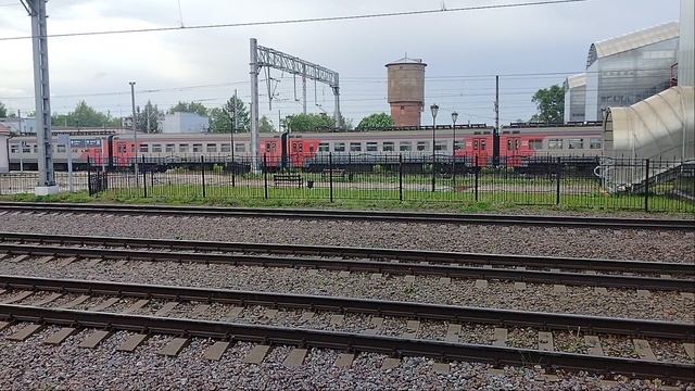 30 мая 2025 Электропоезд ЭТ2М-056 Сообщением Малая Вишера-Санкт-Петербург Прибывает на станциюЛюбань смотреть онлайн