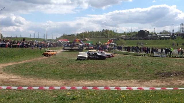 Автобой на выживание \ Demolition Derby With Soviet Cars
