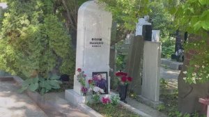 БЛИЗКИЕ И ДРУЗЬЯ НА МОГИЛЕ ОЛЕГА ЕФРЕМОВА В ДЕНЬ ПАМЯТИ | НОВОДЕВИЧЬЕ КЛАДБИЩЕ 24 МАЯ 2025