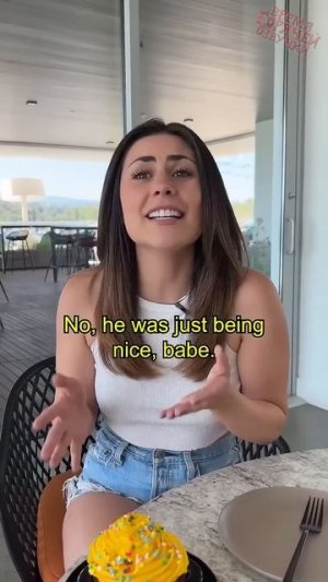 Когда кто-то клеится к твоей девушке