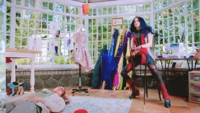 Descendants//Бьёт бит//Клип//IOWA смотреть онлайн