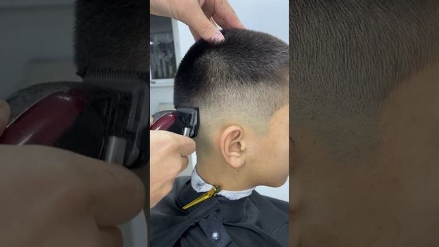 Низкий фейд в короткой стрижке. Low fade.