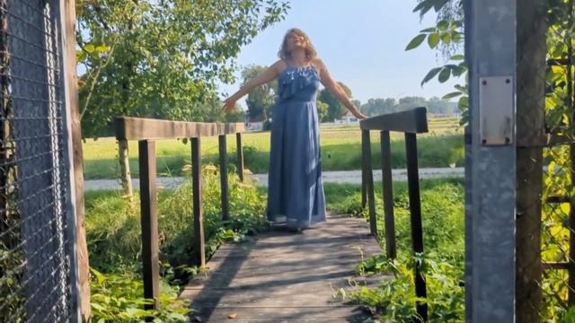 Веселая романтичная песня и красивый клип Мирка(Mirka)-С?