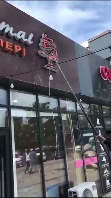 Мойка окон и фасадов деонизированной водой