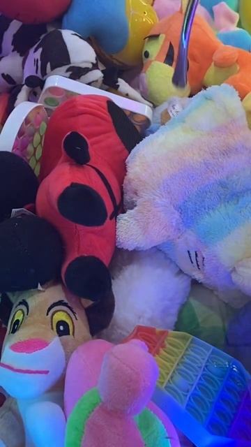 НОВИНКА! РАДУЖНЫЙ ТОТОРО В АППАРАТЕ ИГРУШЕК 👍#shorts #clawmachine смотреть онлайн