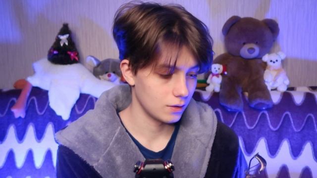 АСМР ПАРЕНЬ СДЕЛАЕТ ТЕБЕ МАКИЯЖ смотреть онлайн