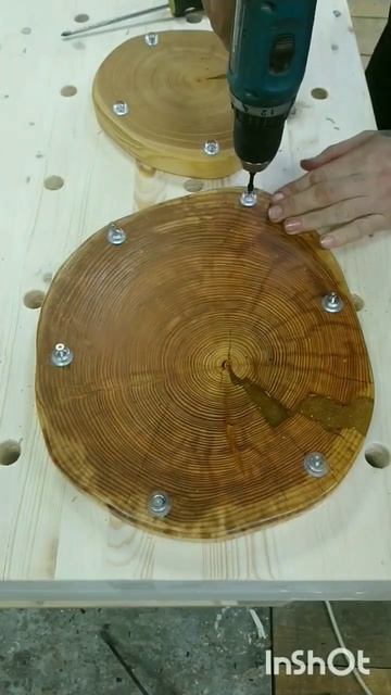 Натираю разделочные доски пчелиным воском и устанавл? смотреть онлайн