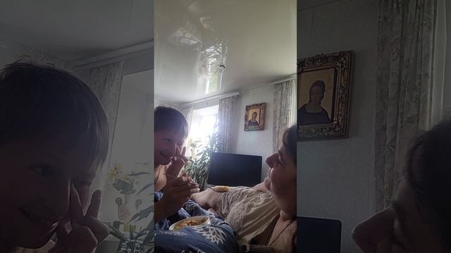 Кирилл угостил яблокам смотреть онлайн