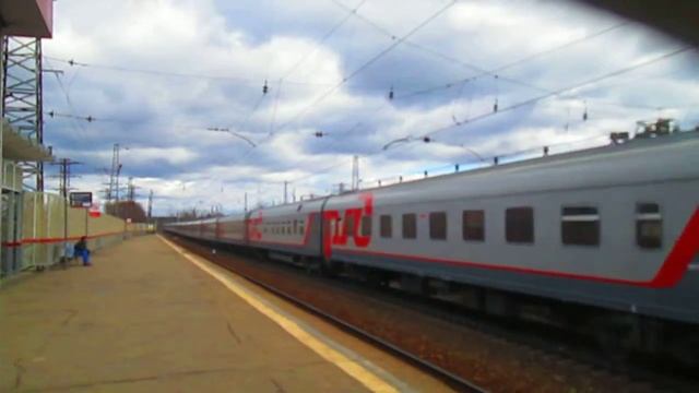 Электровоз ЭП10-009 с поездом№103М Москва-Брянск станция Нара 9.04.2015