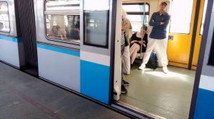 Метрополитенский поезд РУСИЧ московского метро. Очень интересный видосик получился.