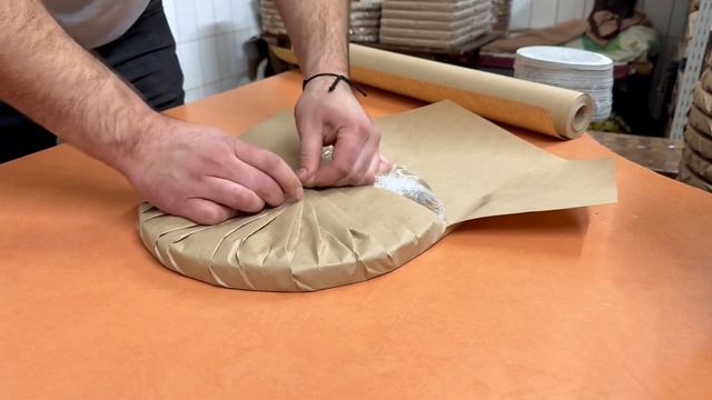 Упаковка круглого подарка в бумагу смотреть онлайн