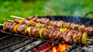 Готовлю шашлычки на природе. Репортаж с места события😁.