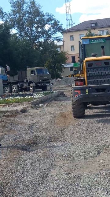 Реконструкция полным ходом у памятника Шахтёрская Сл? смотреть онлайн