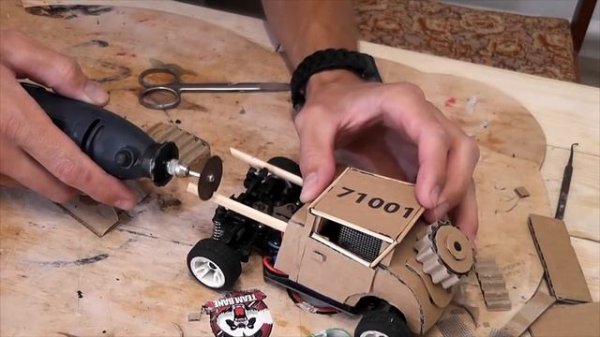 Как сделать RC модель машины Mad Max из картона!