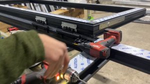 Установка роликовых петель ALUTECH