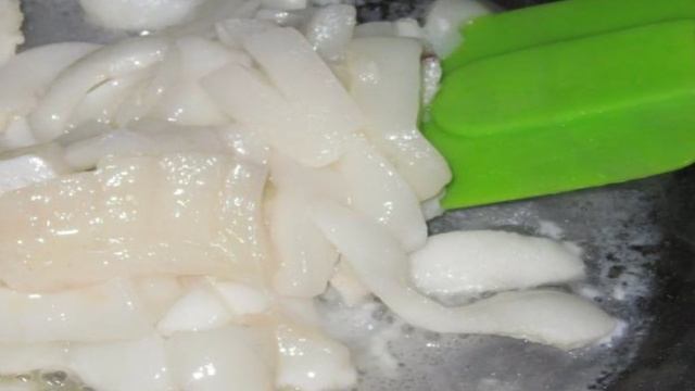 Кальмар в сметанном соусе с горчицей