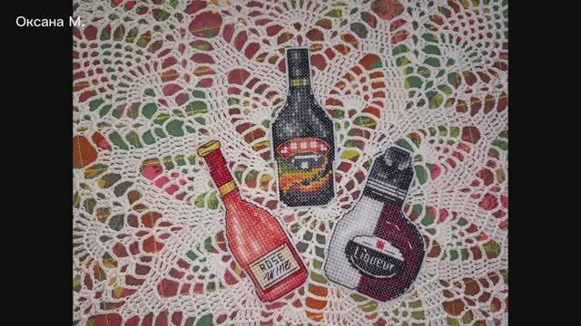 Вышила две бутылочки на пластиковой канве.mp4