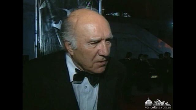 Кейт Мосс, Кристин Скотт Томас, Мишель Пикколи, Педро Альмодовар, Саnnes'99. №26 смотреть онлайн