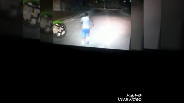 Денчик играет на компе в Санд 2