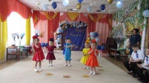 танец "Мы веселые малышки"  младшая группа