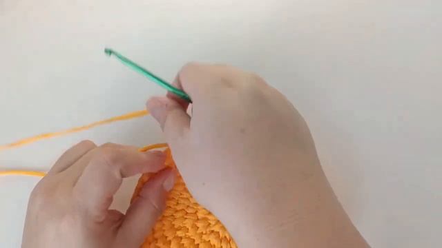 Вязаная пасхальная корзинка для яиц. смотреть онлайн