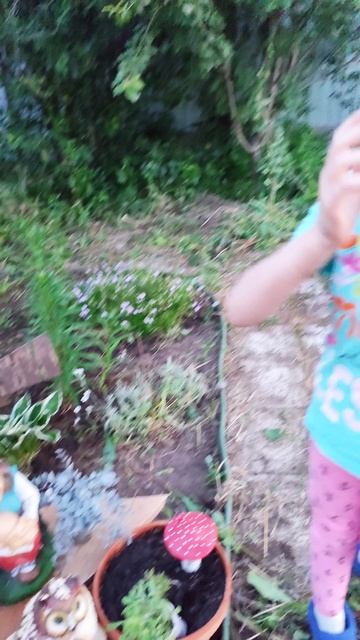 Логово бабы Яги 😂 на даче с внучкой. смотреть онлайн