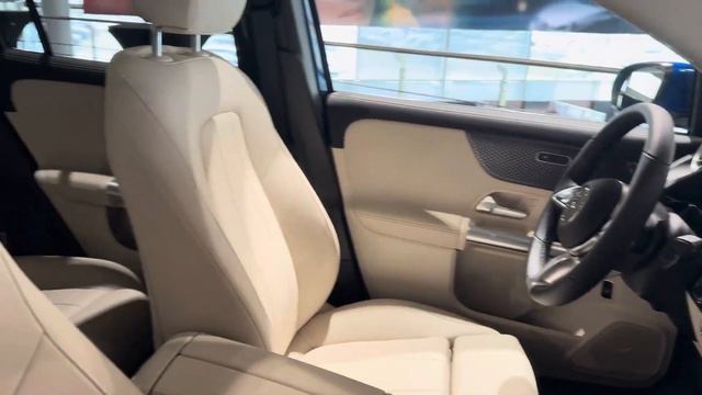 Обзор Mercedes Benz EQA