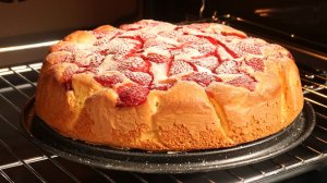 Простой рецепт Клубничного Пирога, который удивит Всех! Просто и очень вкусно!