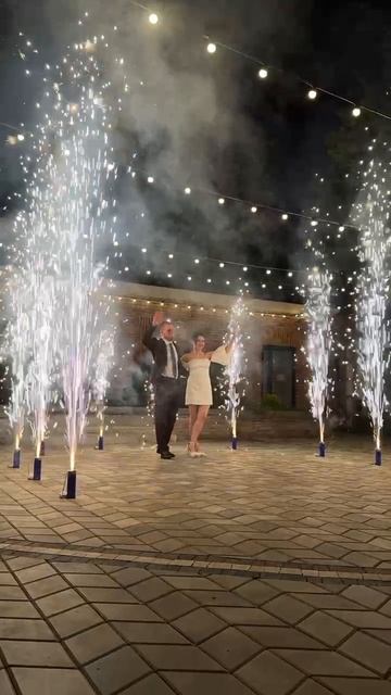 Большие фонтаны холодного огня на свадьбу, Шодо, 30.05.20025 смотреть онлайн