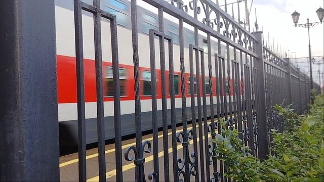 30 мая 2025 г. Электровоз ЭП20-039 с Двухэтажным поездом Малая Вишера смотреть онлайн