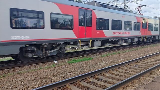 Скоростной Электропоезд Ласточка ЭС2ГП-014 До станции С.Петербург Прибывает на станцию Малая Вишера смотреть онлайн