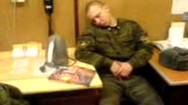 Солдат спит служба идет