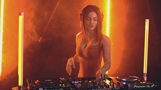 Diana Jo - MELODIC TECHNO & INDIE DANCE Vibe   LIVE DJ set   2025