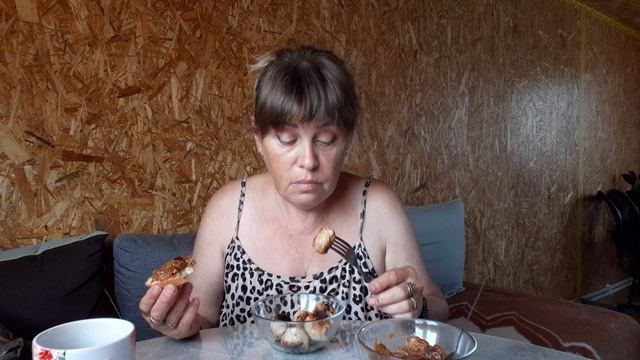 Мукбанг в деревне , Мартюшка с утра напугал меня , на следующий год все изменю смотреть онлайн