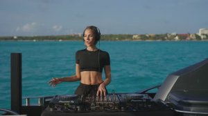 Vešča Live from Isla Mujeres, Mèxico Melodic techno and Progressive house Mix