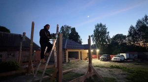 Вот так неожиданность. Стройка навеса продолжается. Что у нас получилось? Занимаемся в теплицах.