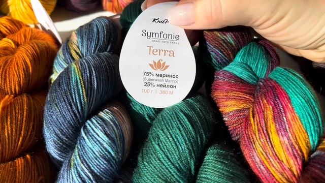 ВЗРЫВ ЦВЕТА: изысканнейшая пряжа ручного окрашивания! LUNA FLORA TERRA ⛰️ и VIVA ☯️ смотреть онлайн