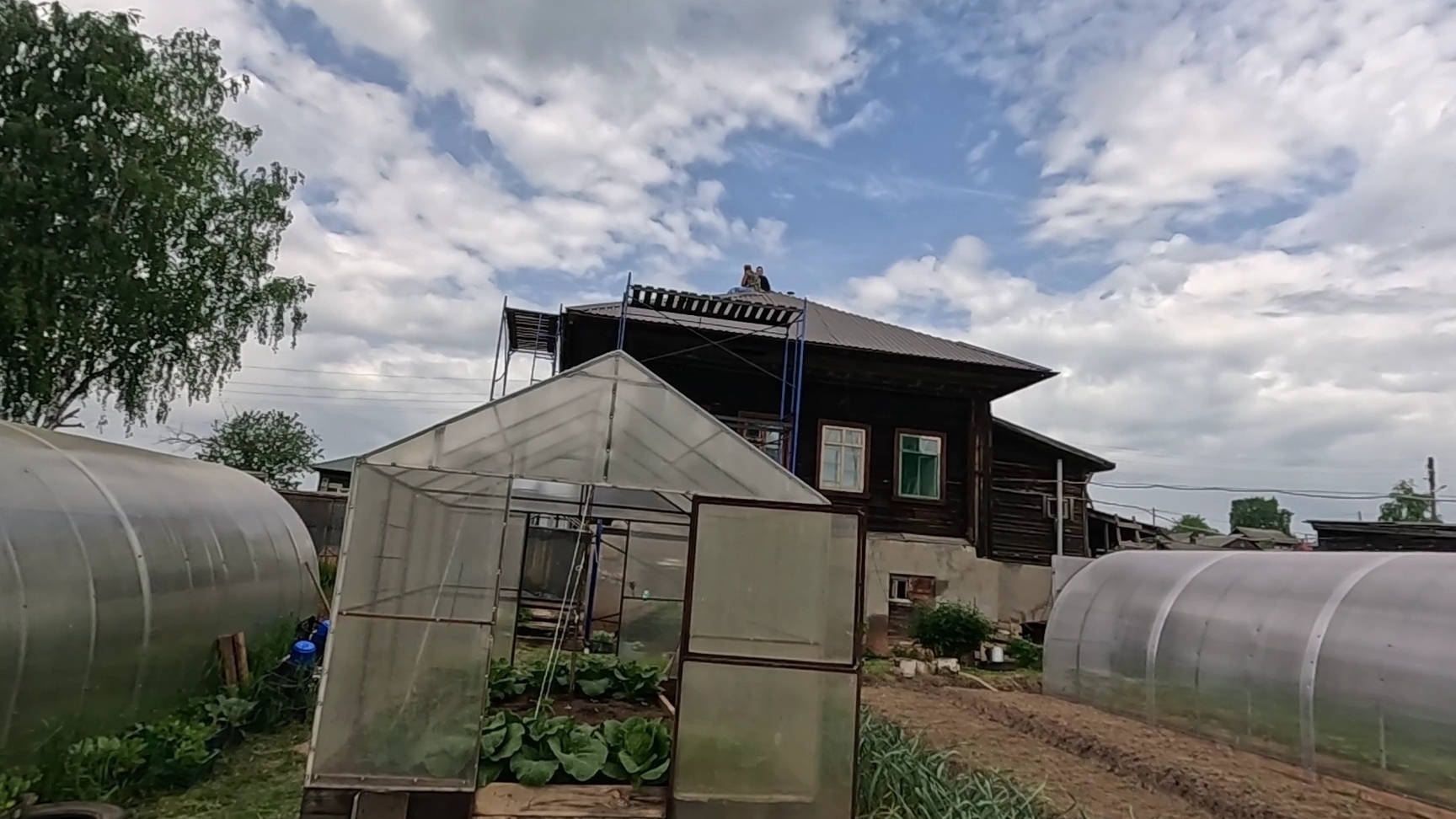 Дети приехали на помощь... От жары рты пораскрывали... смотреть онлайн