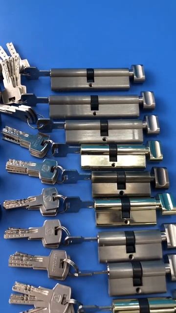 Личинки на двери