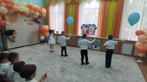 вход на выпускной в детском саду.mp4