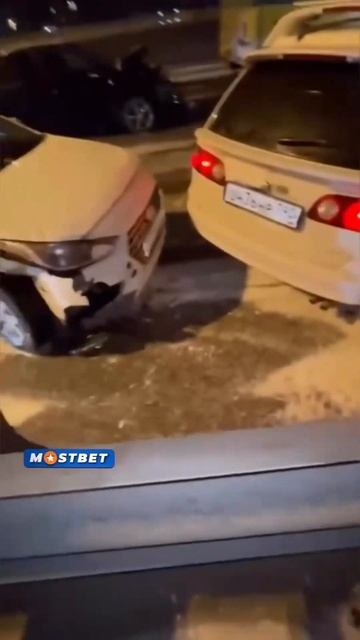 Тот самый КамАЗ с песком для посыпки дороги😂#смех смотреть онлайн